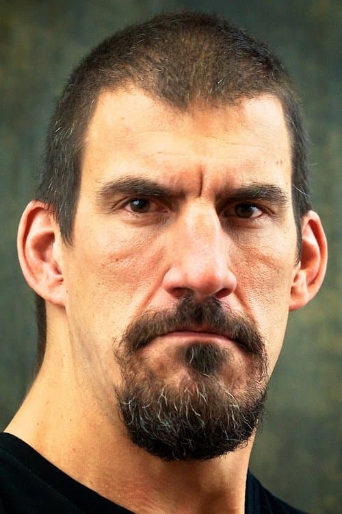 Robert Maillet headshot