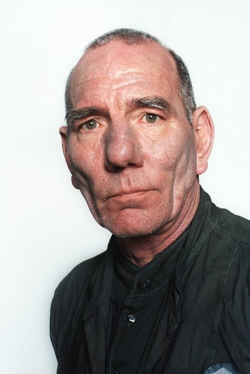 Pete Postlethwaite headshot
