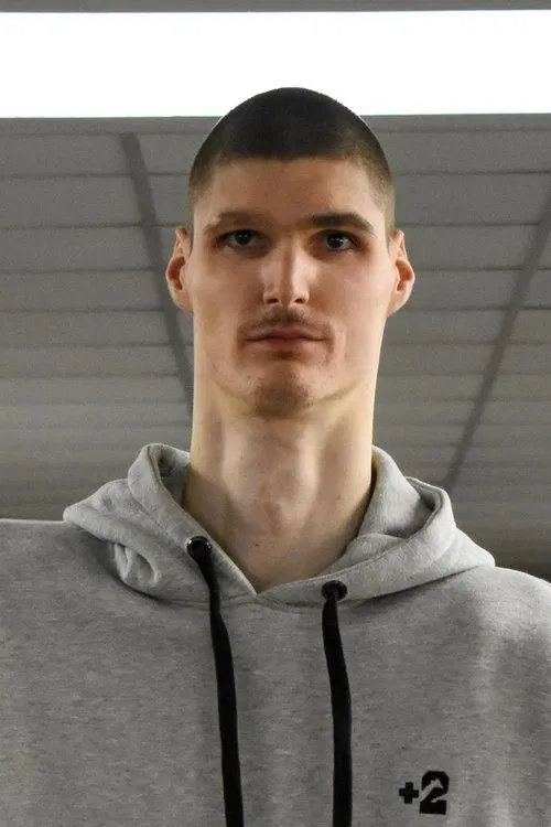 Robert Bobroczkyi headshot