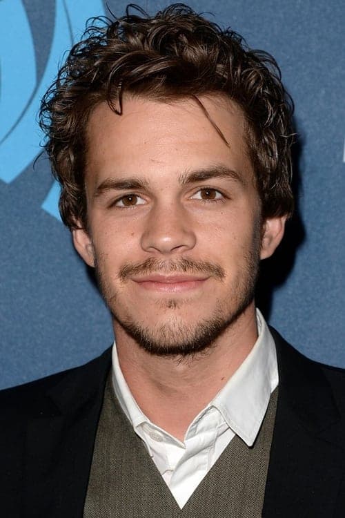 Johnny Simmons headshot