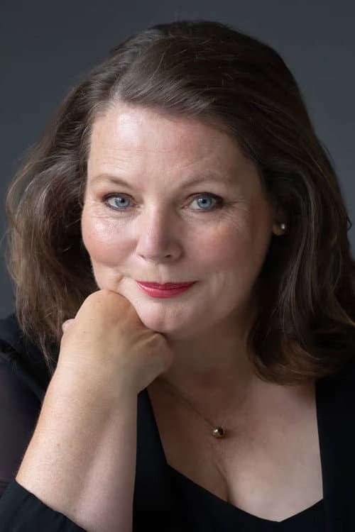 Joanna Scanlan headshot