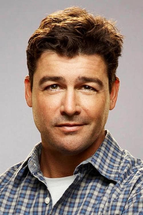 Kyle Chandler headshot