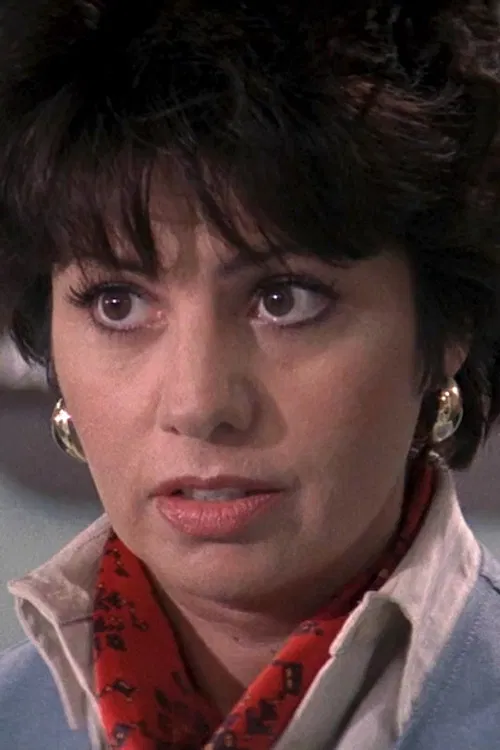 Linda Perri headshot