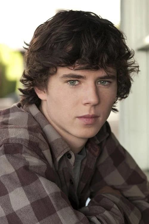 Charlie McDermott headshot
