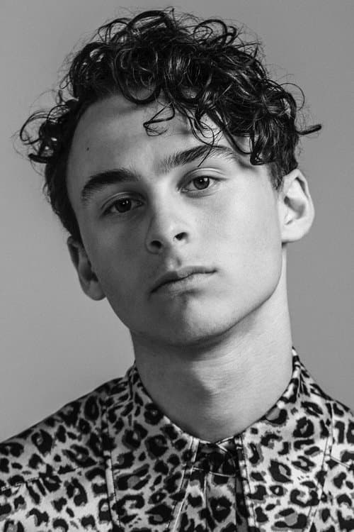 Wyatt Oleff headshot