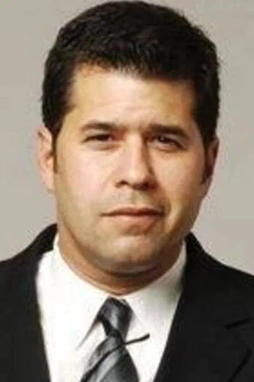 Julian Reyes headshot