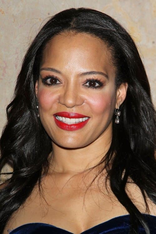 Luna Lauren Vélez headshot