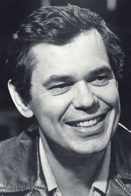 Leslie Carlson headshot