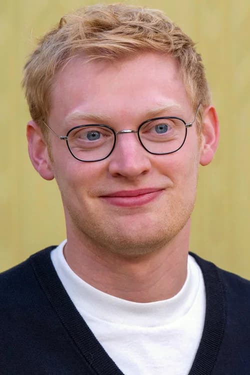 Curry Barker headshot