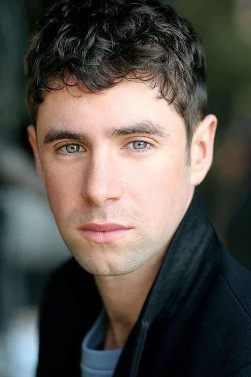 Lee Armstrong headshot