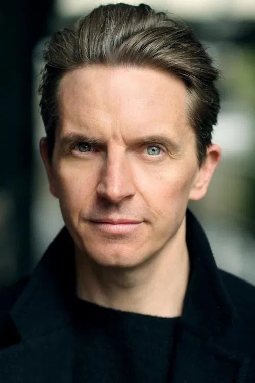 Oliver Ryan headshot