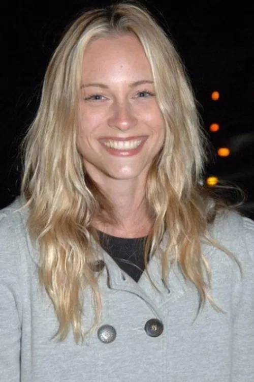 Tess Hall headshot
