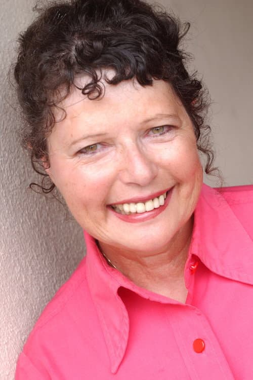 Simone Gad headshot
