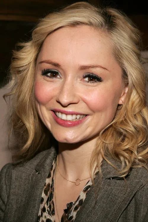 Nina Siemaszko headshot