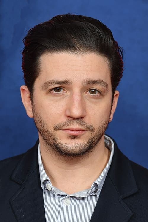 John Magaro headshot