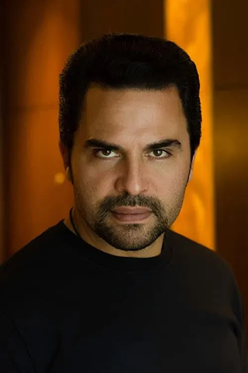 Manny Perez headshot