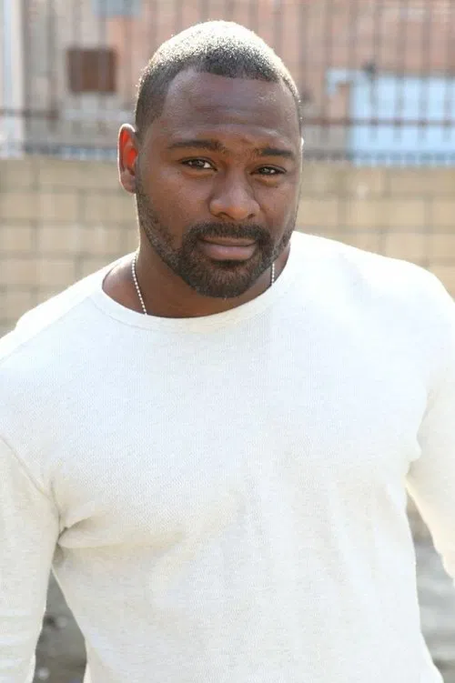 Mustafa Harris headshot