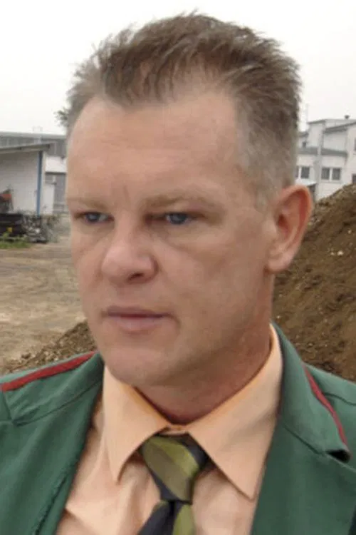 Thomas Lawinky headshot