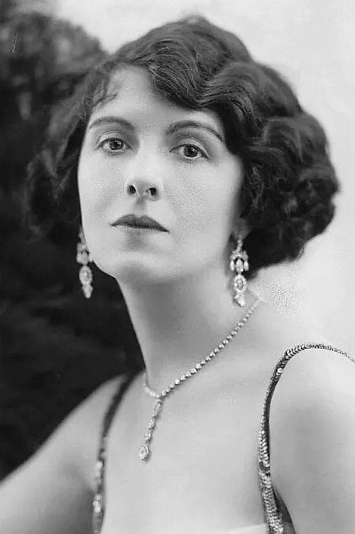 Mary Nash headshot