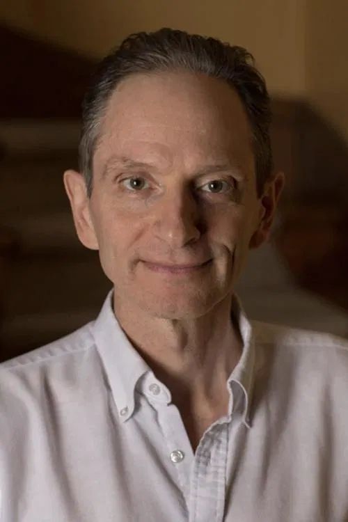 Arthur Holden headshot