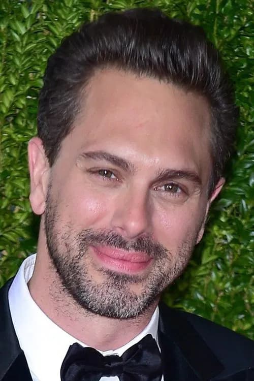 Thomas Sadoski headshot