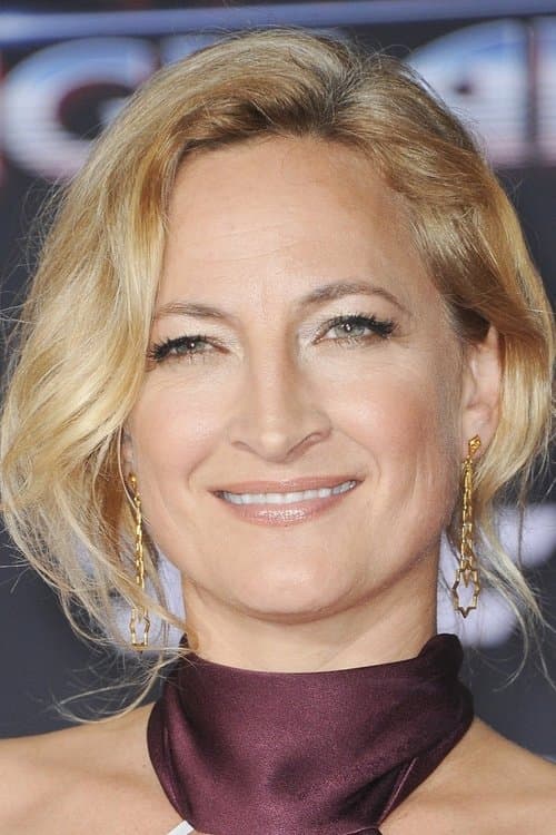 Zoë Bell headshot
