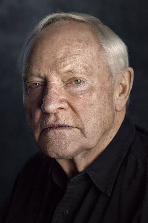 Julian Glover headshot