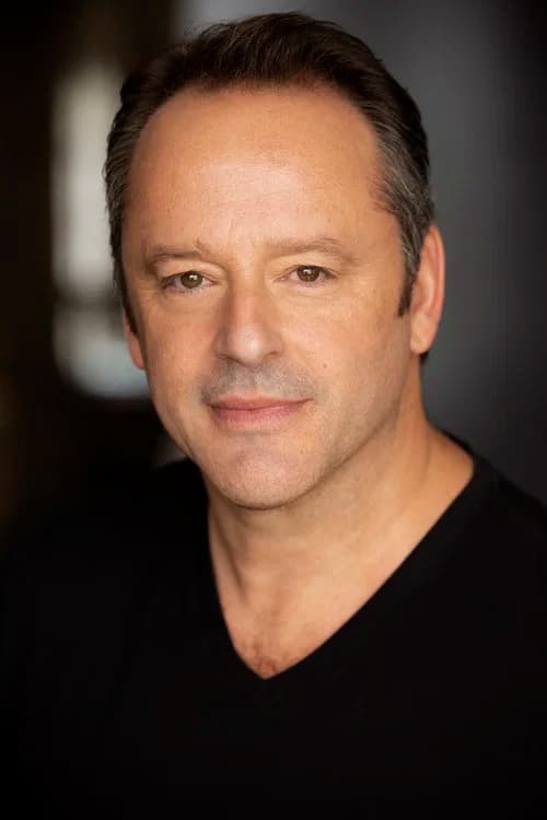 Gil Bellows headshot