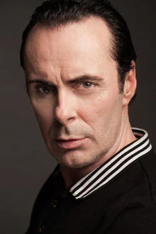 Darren Moore headshot