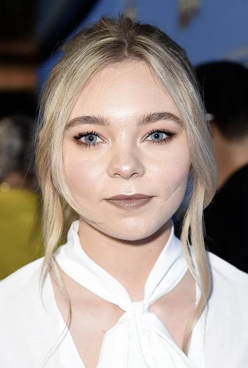 Taylor Hickson headshot