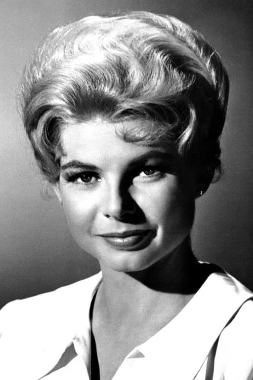 Mary Peach headshot