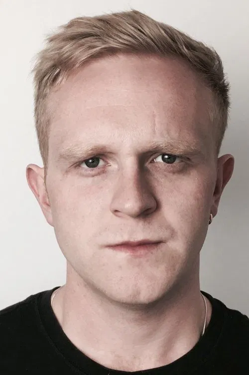 Josef Davies headshot