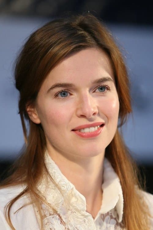 Thekla Reuten headshot