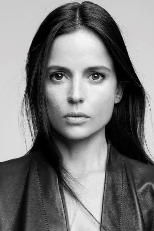 Elena Anaya headshot
