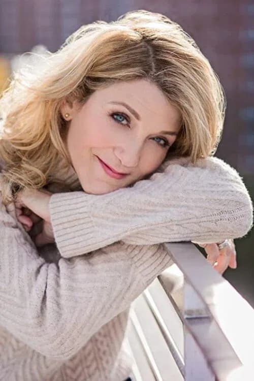 Victoria Clark headshot