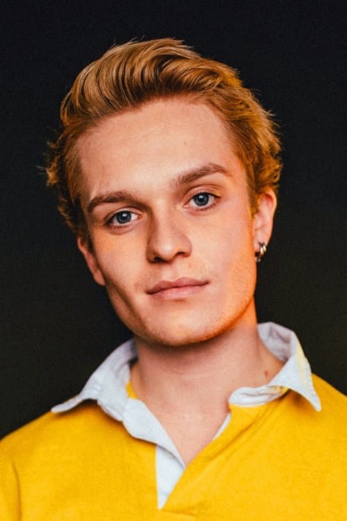 Tom Glynn-Carney headshot