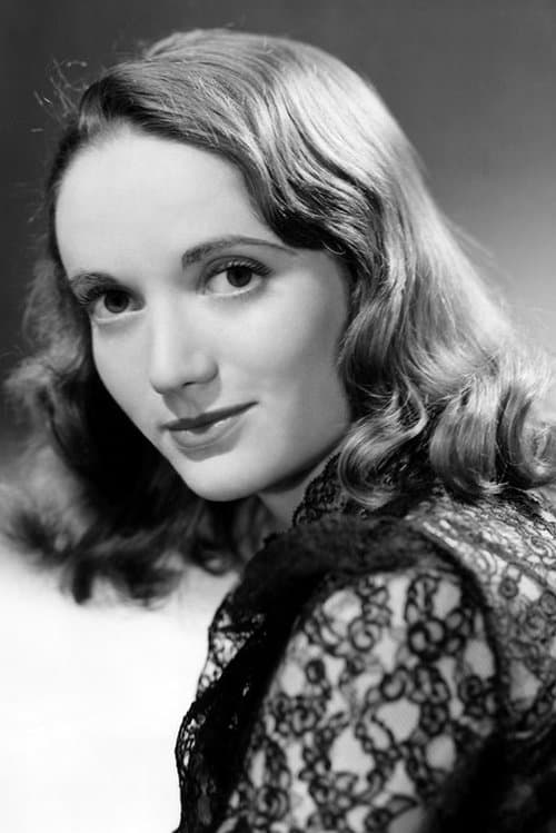 Olive Deering headshot