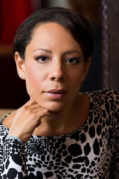 Selenis Leyva headshot