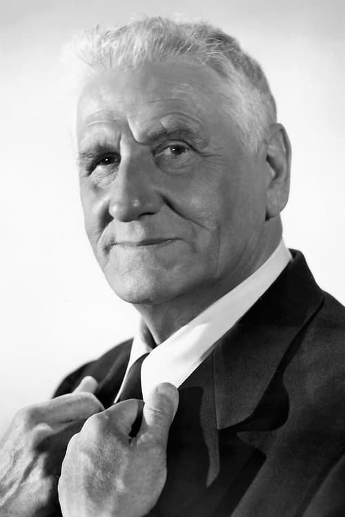 Finlay Currie headshot