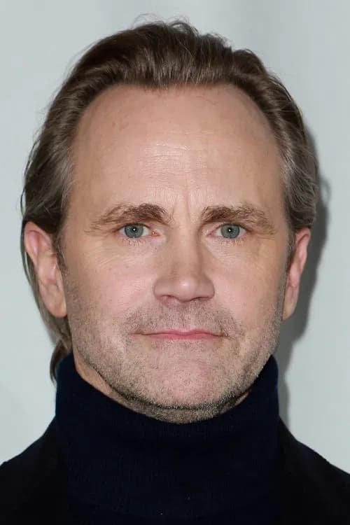 Lee Tergesen headshot