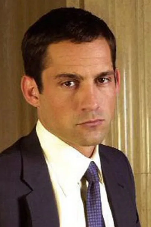Enrique Murciano headshot