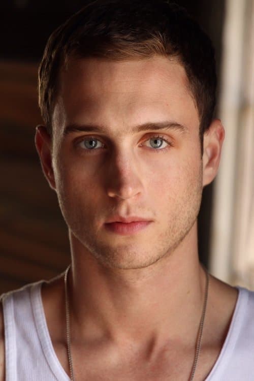 Chet Hanks headshot