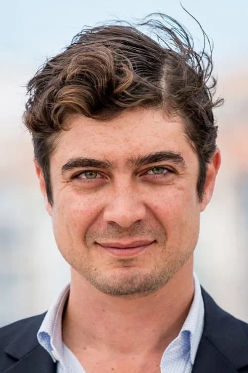 Riccardo Scamarcio headshot