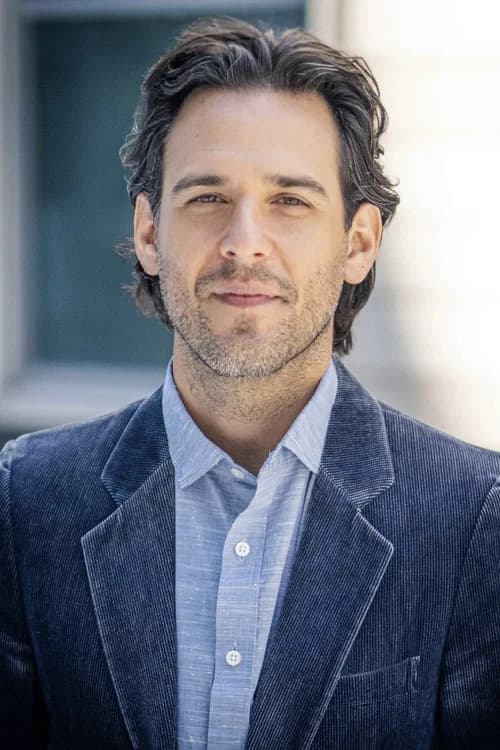 Roberto Patino headshot