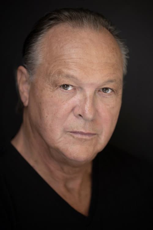 Joey Plewa headshot