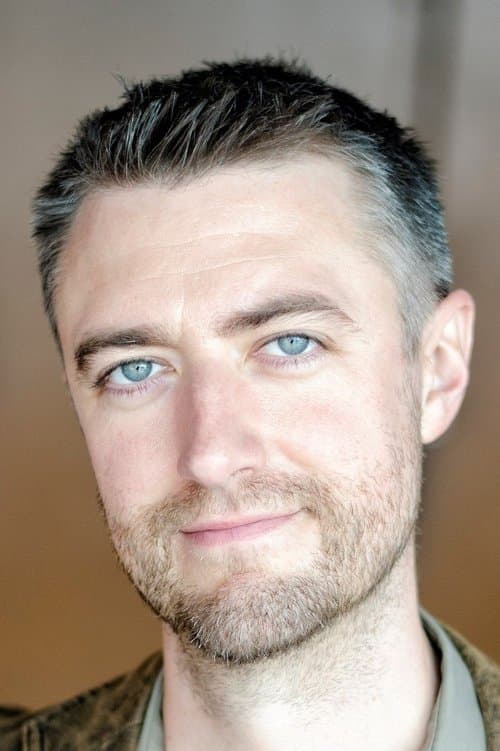 Sean Gunn headshot