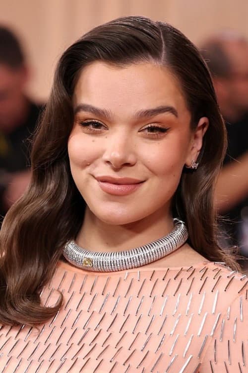 Hailee Steinfeld headshot