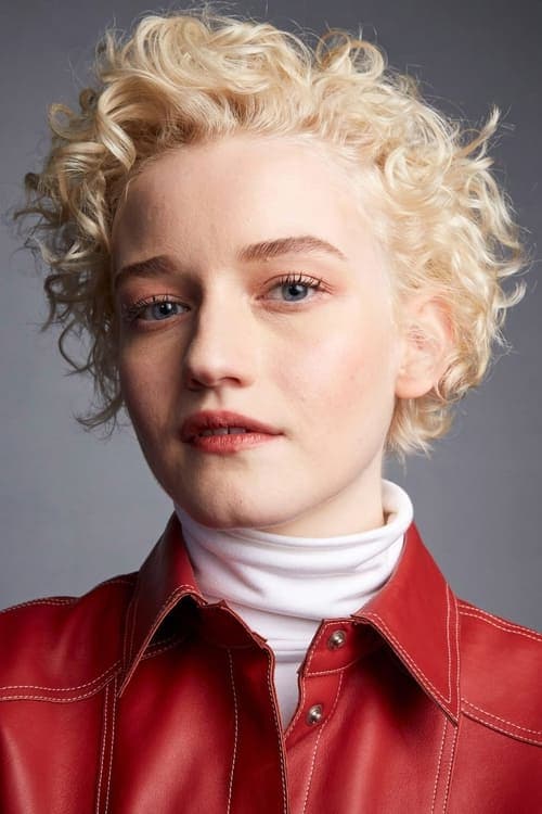 Julia Garner headshot