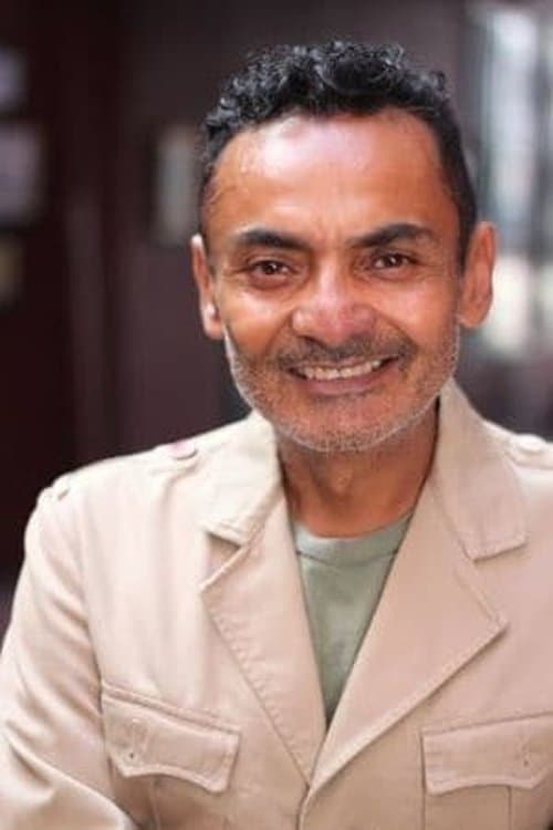 Carlos Linares headshot