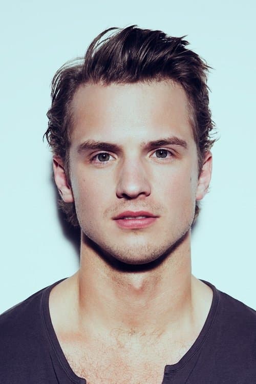Freddie Stroma headshot